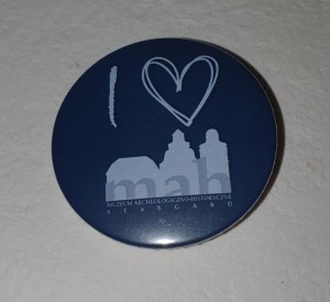 Przypinka "I love MAH" granatowa